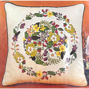 Bucilla Crewel Pillow Kit Fleurette #2261 Vintage Needlecraft 16" USA Sealed New